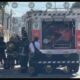 El siniestro fue provocado por un cortocircuito tras el paso de un camión que jaló cables eléctricos. No se reportan heridos.