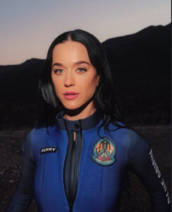 Katy Perry y otras cinco mujeres viajaron al espacio con Blue Origin este 14 de abril. El vuelo fue suborbital y duró alrededor de 11 minutos.
