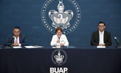 Puebla, Pue.— En sesión extraordinaria, el Consejo Universitario de la BUAP aprobó por unanimidad la legalidad del proceso electoral mediante el cual fueron electos 179 consejeros representantes de los sectores académico, estudiantil y no académico, correspondiente al periodo mayo 2025–marzo 2027. Durante la VI Reunión y Quinta Sesión Extraordinaria del Máximo Órgano de Gobierno, celebrada este 27 de mayo, la rectora María Lilia Cedillo Ramírez reconoció la participación activa de la comunidad universitaria en la jornada del día anterior, destacando la importancia de vivir la democracia dentro de la institución. “La jornada electoral del 26 de mayo demostró que tenemos una comunidad consciente y participativa, que la democracia es algo que se vive en la universidad”, expresó la rectora Cedillo. En el proceso electoral participaron 302 fórmulas, sin que se registraran incidentes que comprometieran la legalidad o seguridad del proceso. El secretario general de la BUAP, José Manuel Alonso Orozco, informó que de los 179 consejeros electos, 88 son del sector académico, 88 estudiantes y tres administrativos, representando áreas como el Centro, los complejos regionales, Salud y Ciudad Universitaria. Cada una de las 44 unidades académicas contará con cuatro consejeros: dos académicos y dos no académicos. La rectora Cedillo también agradeció a los integrantes del Consejo saliente, destacando su papel clave en reformas estructurales, como la adecuación a la Ley General de Educación Superior, modificaciones a estatutos y reglamentos, así como la creación de Ciudad Universitaria 2. “Ustedes sentaron bases firmes para trazar la continuidad de la vida institucional. Como Consejo Universitario pasarán a la historia por los cambios aprobados”, afirmó la rectora.