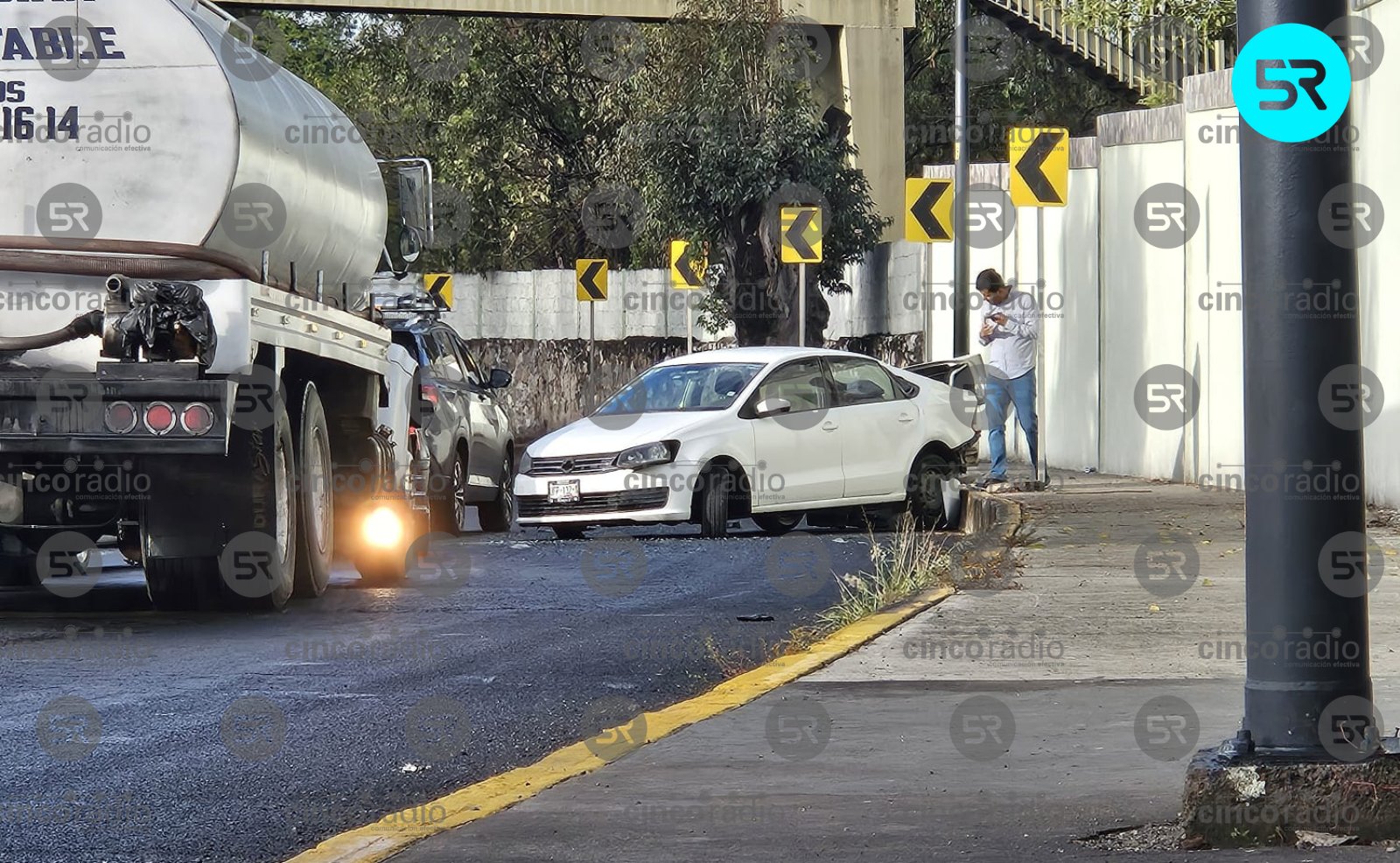 El percance ocurrió cerca de la zona militar, en sentido a La Margarita. Hay personas lesionadas, aunque la vialidad ya fue reabierta.