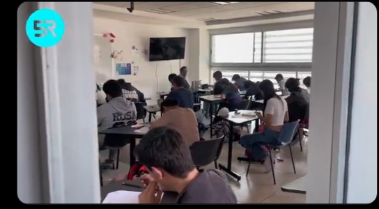 Porque ser maestro no es solo una profesión, es una vocación que nace del corazón. Hoy 15 de mayo, reconocemos a quienes nos guían, inspiran y acompañan en cada etapa de aprendizaje.