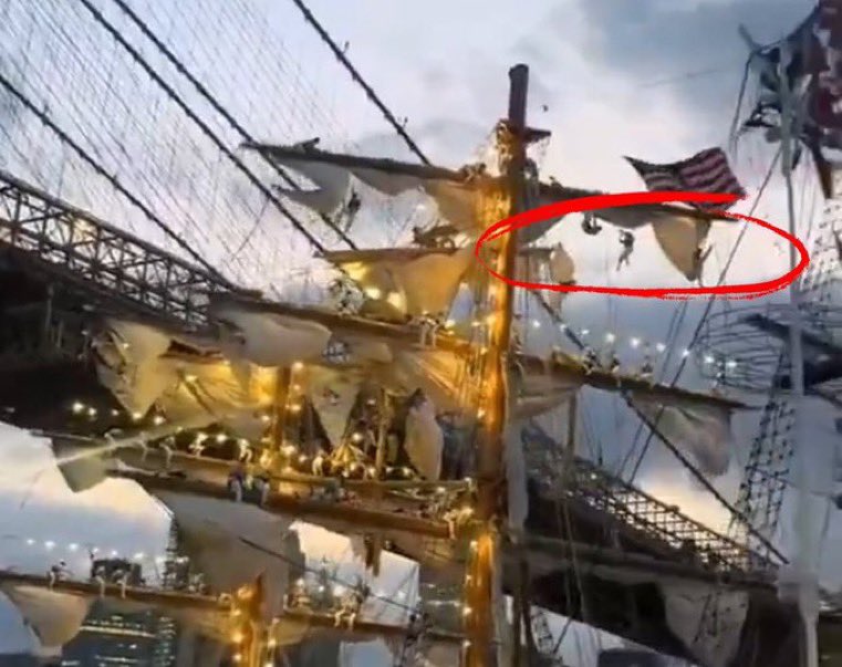 ¡Impactante! El buque escuela Cuauhtémoc de la Armada de México chocó contra el Puente de Brooklyn al zarpar de Nueva York.