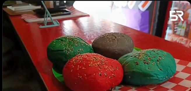 Burger Color celebra con hamburguesas de colores vivos