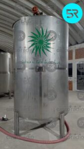 El presidente auxiliar y empresario mezcalero falleció tras caer a un voladero en la carretera Huehuetlán–Tepexi.