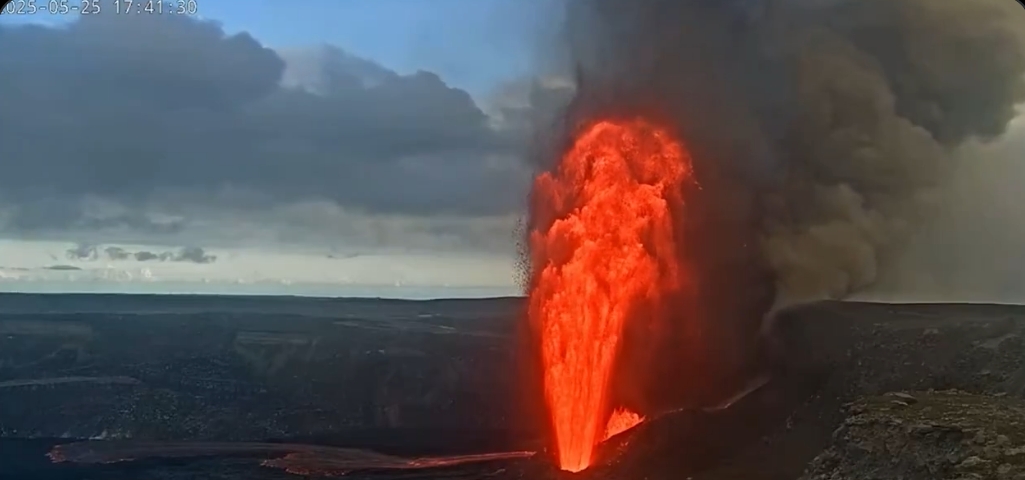 Volcán Kilauea entra en erupción con fuente de lava en Hawái
