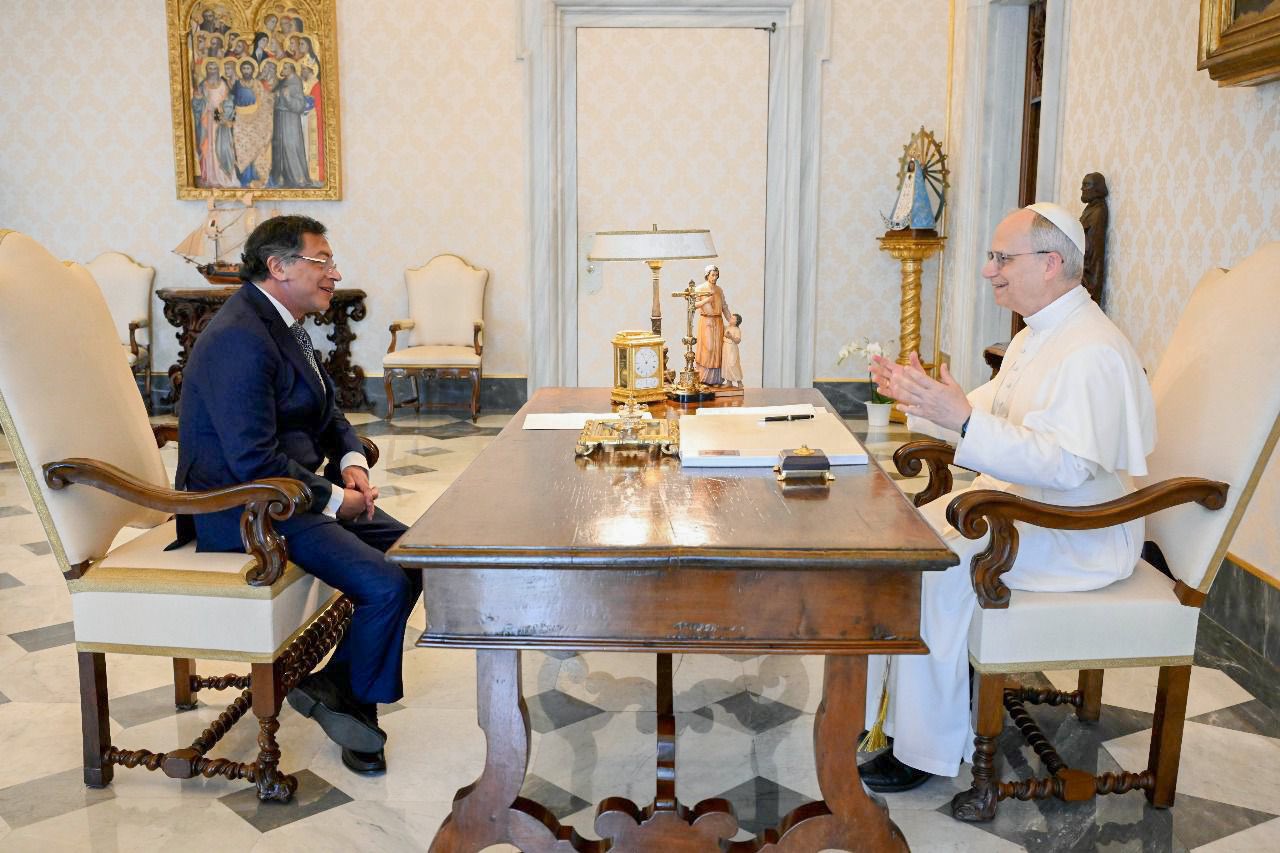 Gustavo Petro invitó al Papa León XIV a Colombia y propuso que el Vaticano sea sede de un eventual acercamiento con el ELN.