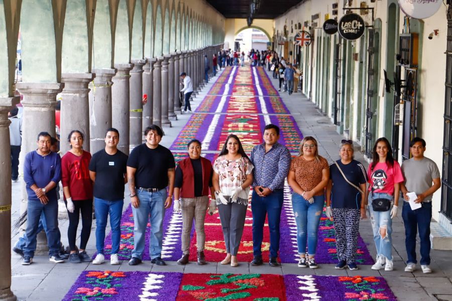 Tonantzin Fernández lidera la creación de la alfombra monumental de Semana Santa en Cholula