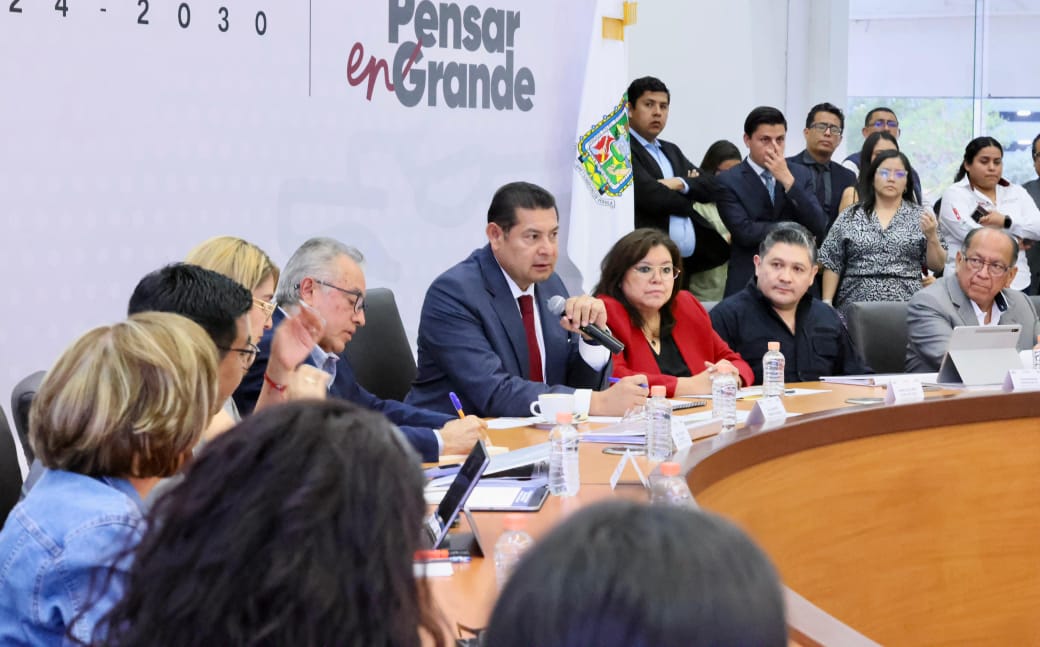 Alejandro Armenta se reunió con colectivos de Madres Buscadoras y acordó seguimiento mensual para atender casos de personas desaparecidas.