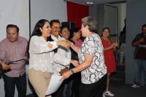 Tonantzin Fernández reconoció la labor de docentes que enseñan en espacios como la Casa del Abue y el Complejo Cultural de San Pedro Cholula.