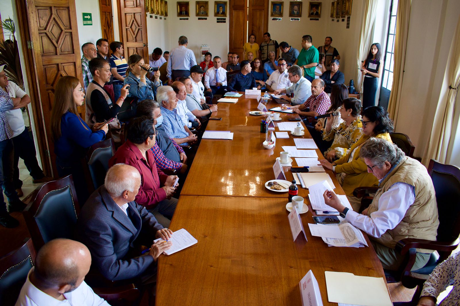 Gobierno estatal aborda problemática del transporte público y mercantil en Teziutlán