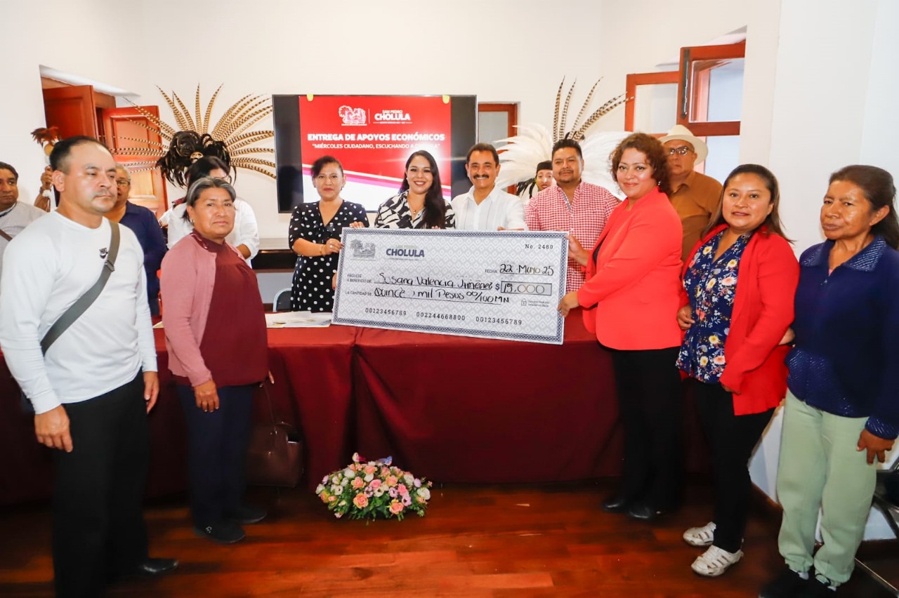 Con el programa Miércoles Ciudadanos, la alcaldesa de San Pedro Cholula escucha peticiones y otorga apoyos directos a quienes más lo necesitan.