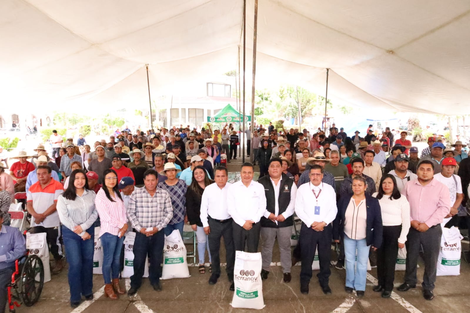 Armando Aguirre respalda al campo con semillas mejoradas