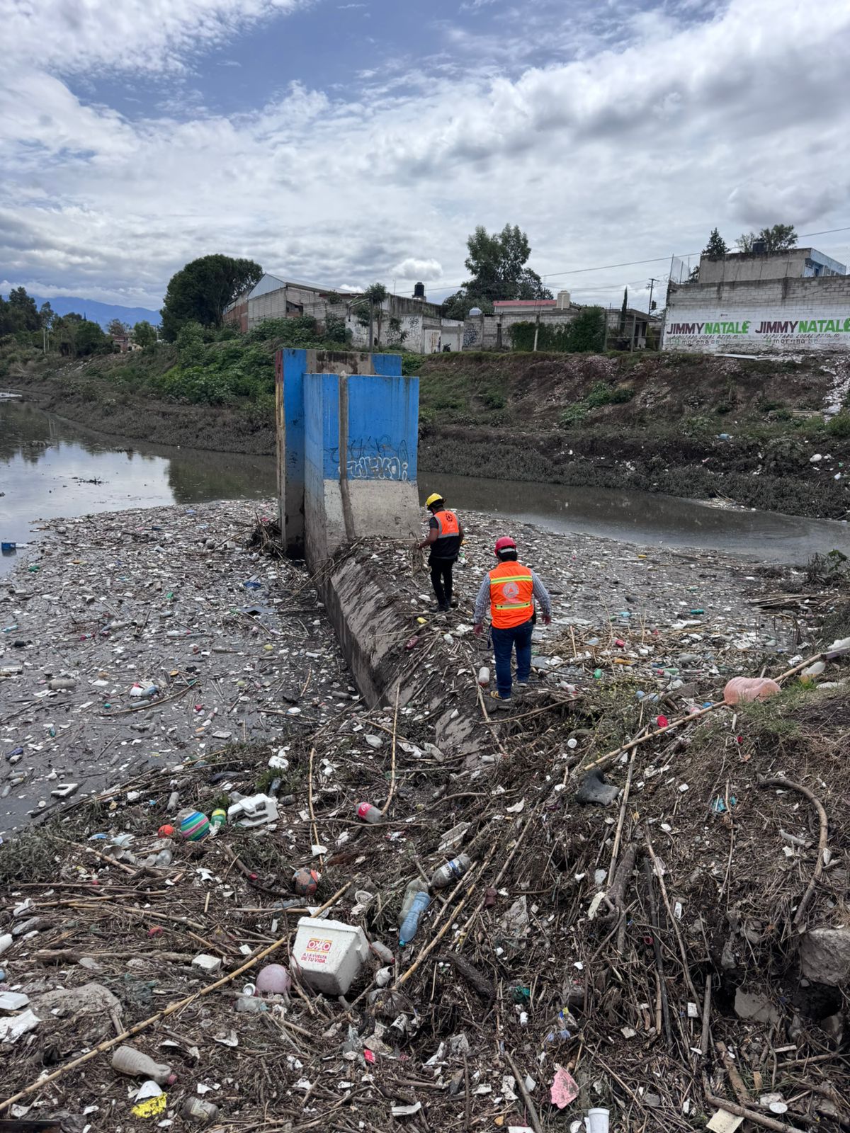 El Ayuntamiento llama a la ciudadanía a colaborar evitando tirar basura y reportando puntos críticos para prevenir inundaciones.