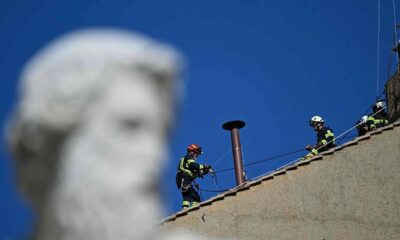 La tradicional chimenea en la Capilla Sixtina fue colocada este 2 de mayo; será clave para anunciar si hay o no nuevo Papa.