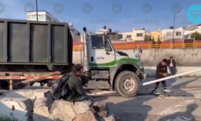 Camión de basura choca en Periférico; caos vial hacia 11 Sur