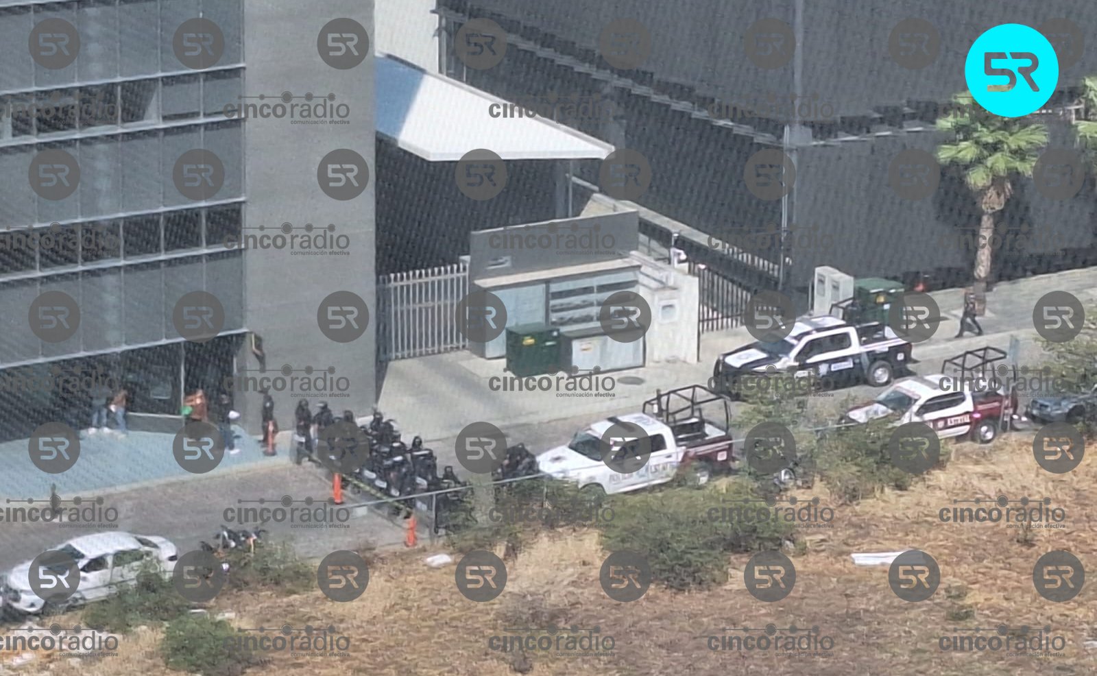 Campesinos bloquean acceso trasero del SAT en protesta por IEPS