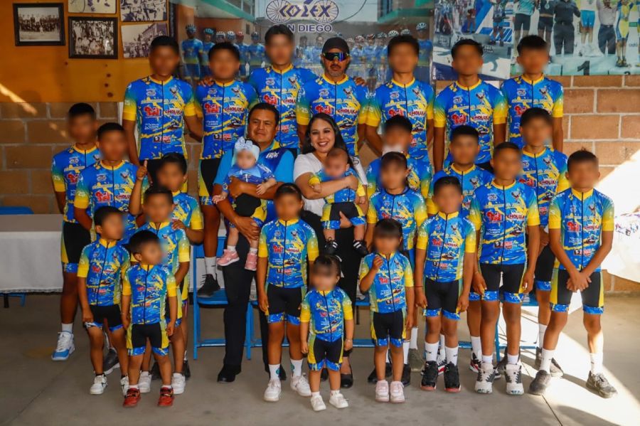Tonantzin Fernández impulsa a jóvenes ciclistas de Cholula