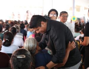 Omar Muñoz celebra a las madres en San Lorenzo y Sanctorum