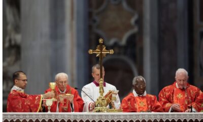 Inicia el cónclave 2025: 133 cardenales votarán para elegir al nuevo papa tras la muerte de Francisco, buscando guiar a la Iglesia en tiempos complejos. REUTERS/Murad Sezer