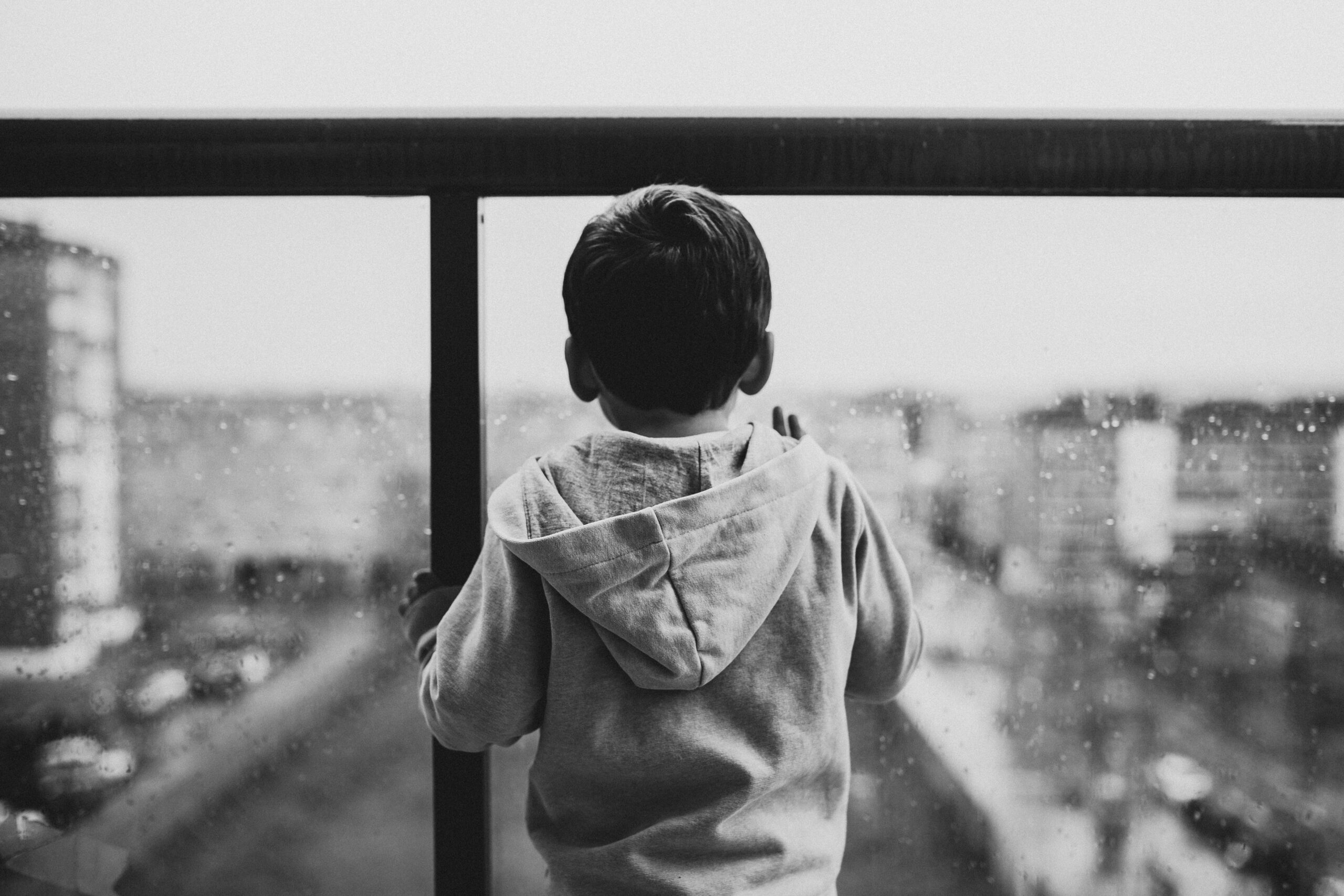 Niño torturado por su padrastro: 5 años de horror en casa