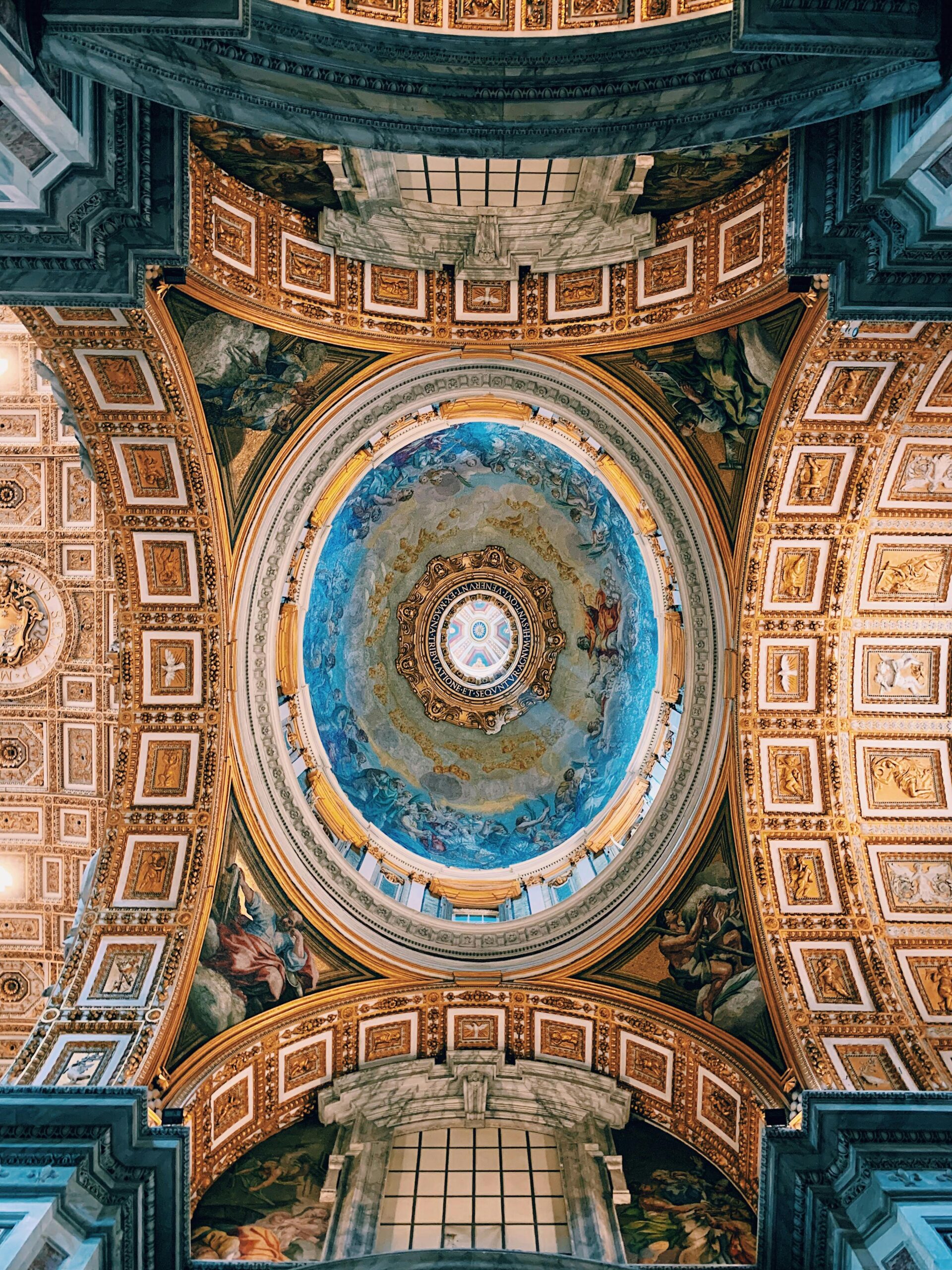 En la Capilla Sixtina, los cardenales discernirán al sucesor del papa Francisco ante el Cristo pintado por Miguel Ángel.