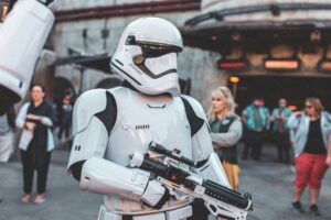 El 4 de mayo, fanáticos celebran el Día de Star Wars con eventos, disfraces y maratones para honrar a la saga que marcó generaciones.