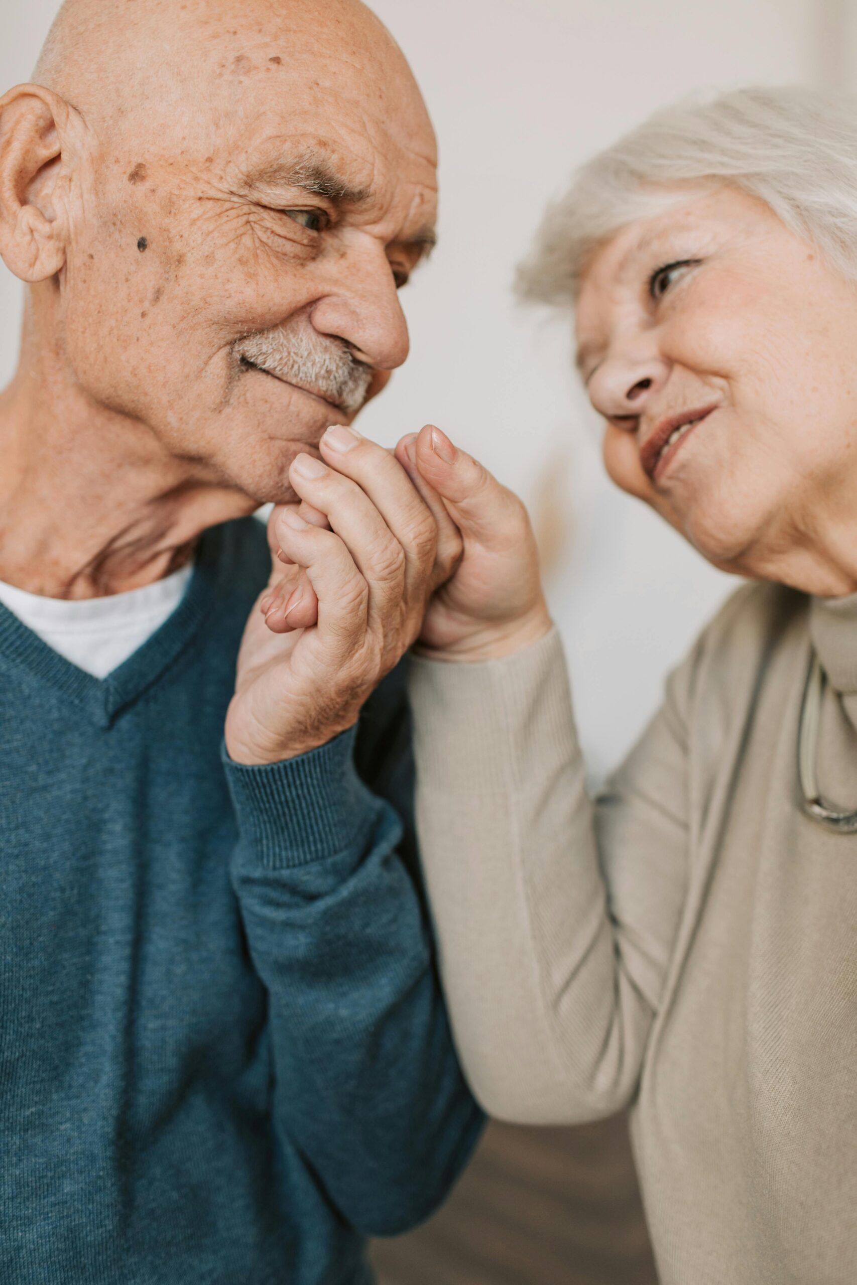 Consulta el calendario oficial de pagos de pensiones Bienestar para mayo-junio 2025. Inician el 7 de mayo tras el retraso por días festivos.