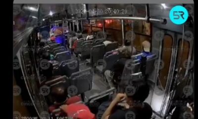 Asaltan unidad de transporte público en la 32 Poniente
