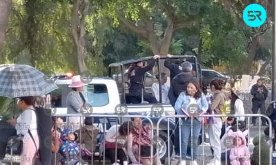Detienen a mujer tras conflicto por sillas en desfile del 5 de mayo