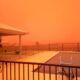 Tormenta de polvo vuelve naranja el cielo en Australia
