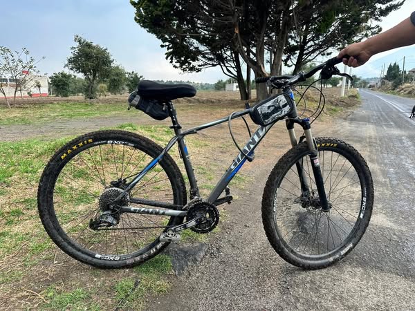 José Leroy, ciclista extraviado en el Cerro Zapotecas, sigue sin ser localizado. Autoridades, familiares y amigos intensifican su búsqueda en la zona.