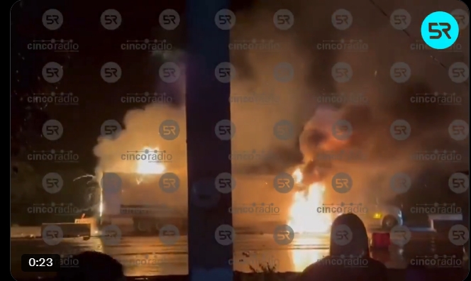 Incendio de tráiler en la carretera a Córdoba, Veracruz