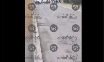 Vecinos bloquean Diagonal por mal estado de calles