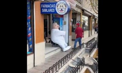 A partir de hoy, todos los trabajadores deben tener una silla para descansar. Un video de una botarga sentada en la CDMX causa sensación en redes.