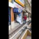 A partir de hoy, todos los trabajadores deben tener una silla para descansar. Un video de una botarga sentada en la CDMX causa sensación en redes.