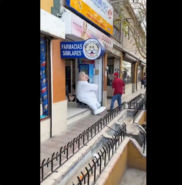 A partir de hoy, todos los trabajadores deben tener una silla para descansar. Un video de una botarga sentada en la CDMX causa sensación en redes.