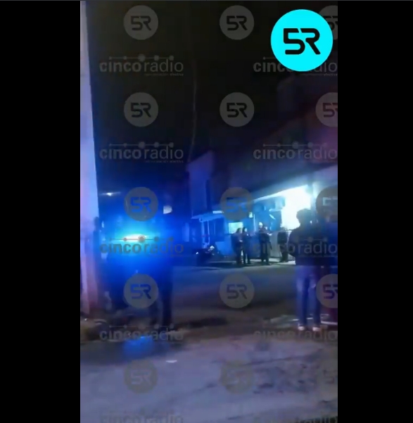 Balacera en antojería de la colonia Miguel Hidalgo. Fuentes ciudadanas reportan al menos dos personas sin vida tras un ataque armado al interior del local.