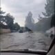 Hace 8 días, un auto se hundió en vía colapsada cerca de Moscú tras fuerte aguacero