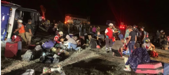 Vuelca autobús rumbo a Texas en San Luis Potosí: 2 muertos y 17 heridos