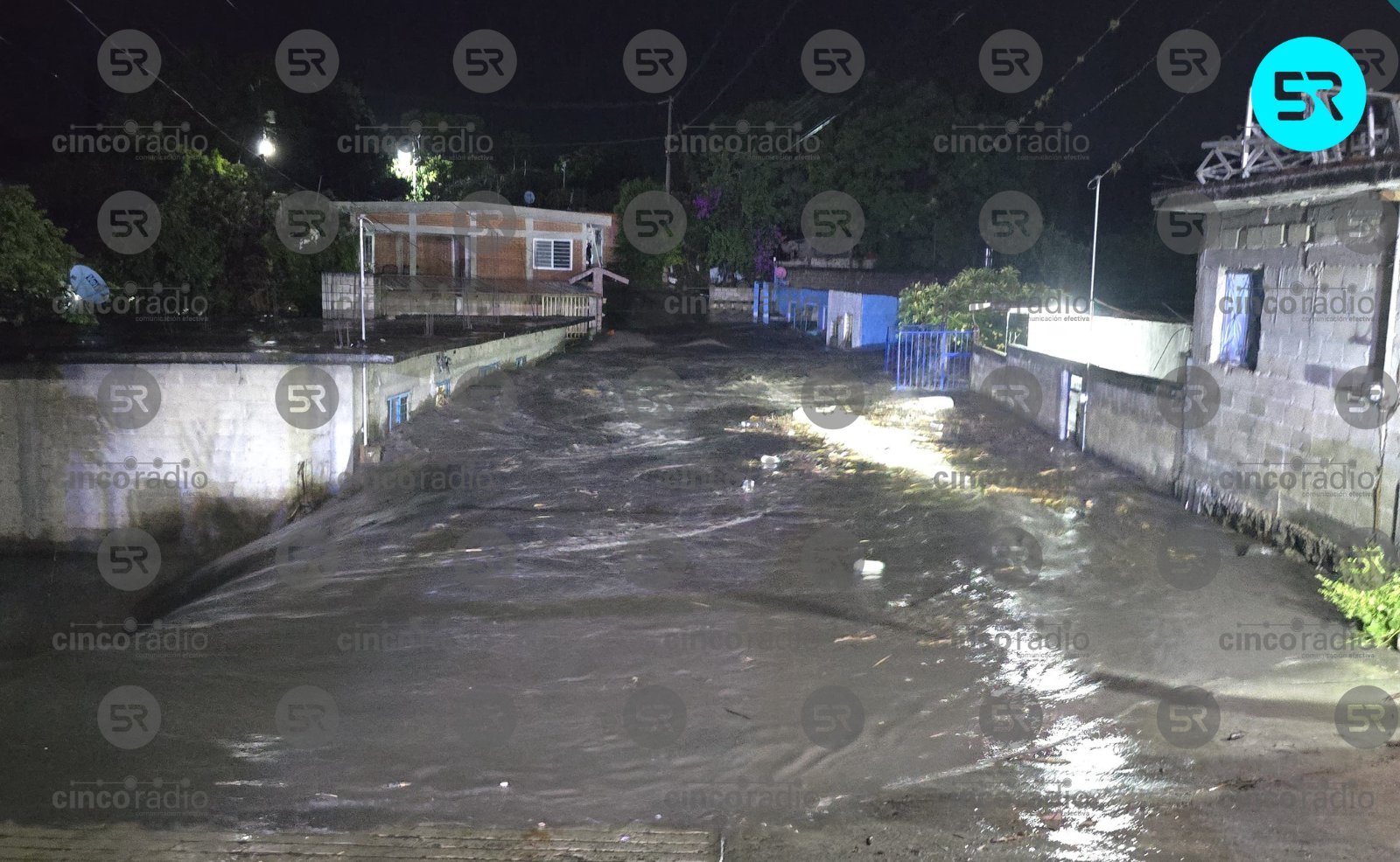 El presidente municipal Eliseo Morales informó que La Galarza fue la zona más afectada; vecinos reportan a una persona arrastrada por la corriente.