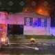 Autoridades atienden un incendio en una bodega sobre Bulevar Hermanos Serdán; el siniestro estaría relacionado con vehículos.