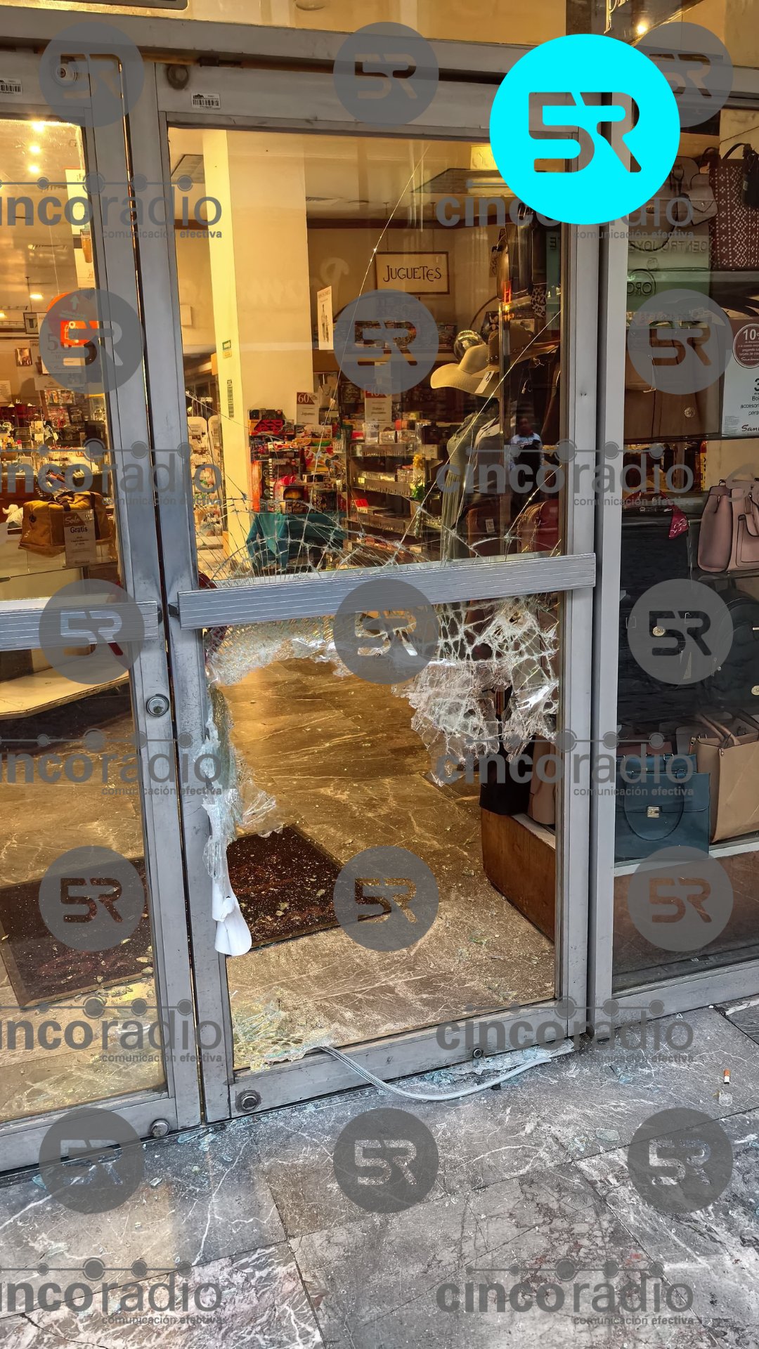Cristalazo en Sanborns del Centro Histórico de Puebla
