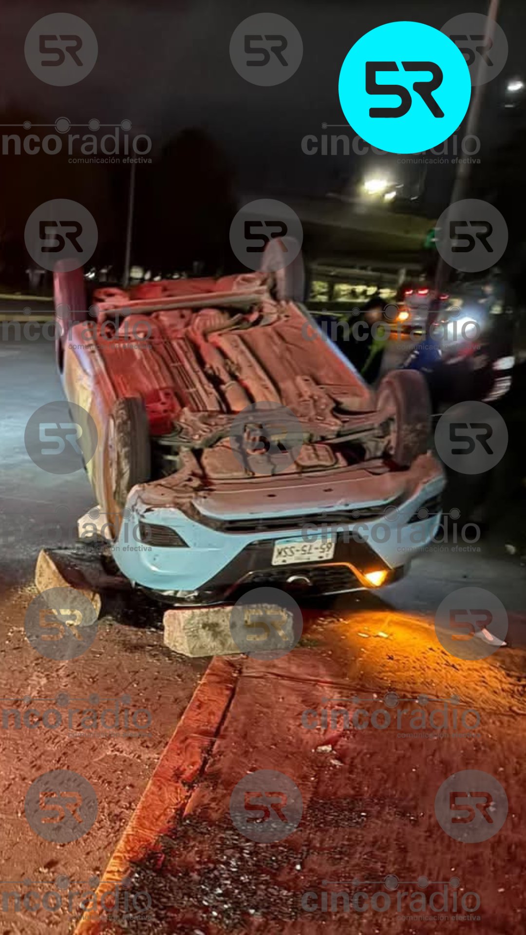 El accidente ocurrió cerca del Infonavit Bugambilias; el conductor presuntamente estaba bajo los efectos del alcohol. Ya retiraron la unidad.