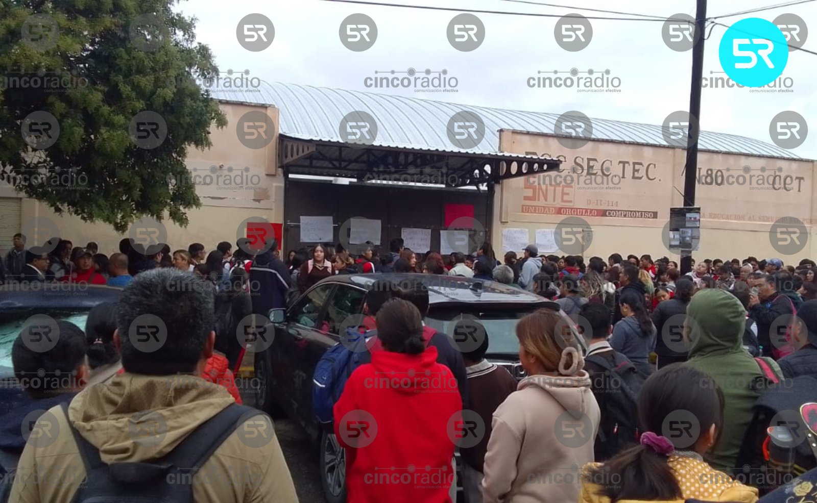 Manifestación en la Secundaria Técnica No. 80 bloquea acceso a docentes
