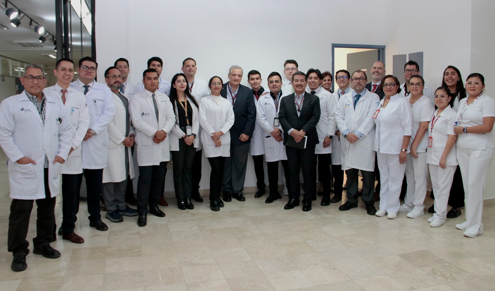 El ISSSTEP anuncia la apertura de una unidad especializada para atender a pacientes con prótesis articulares y fortalecer la atención médica.