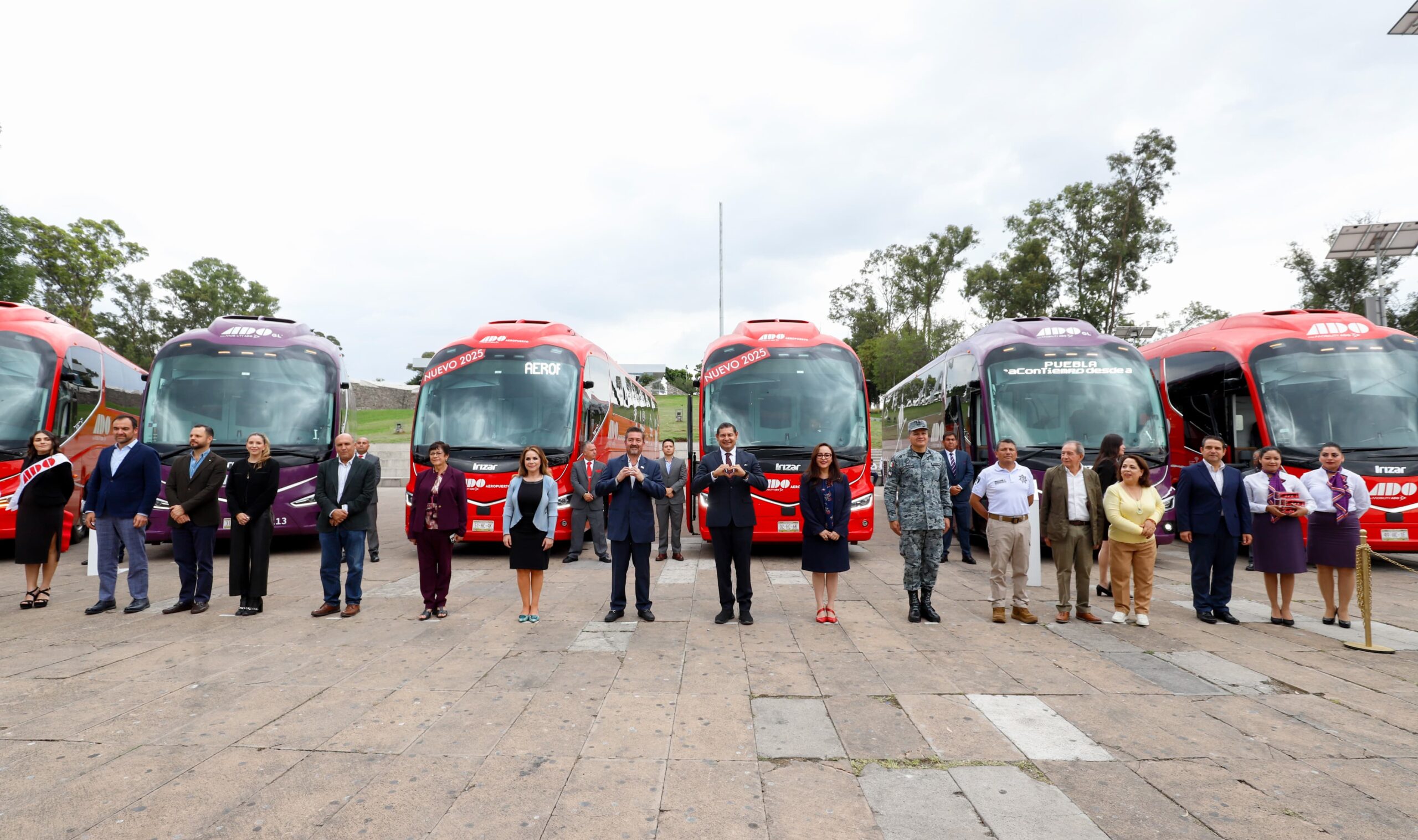 Gobierno y empresarios refuerzan movilidad con nueva flota de transporte en Puebla