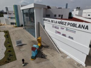 Claudia Sheinbaum inaugura dos torres médicas en Puebla para salvar vidas de niñas y niños con cáncer y cardiopatías, con inversión histórica de 915 mdp.