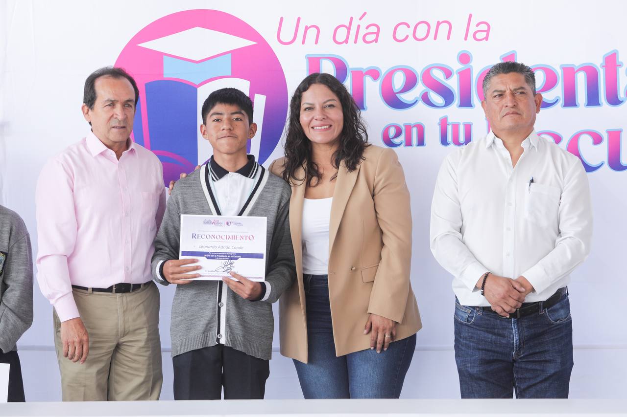 Lupita Cuautle impulsa valores cívicos en telesecundaria