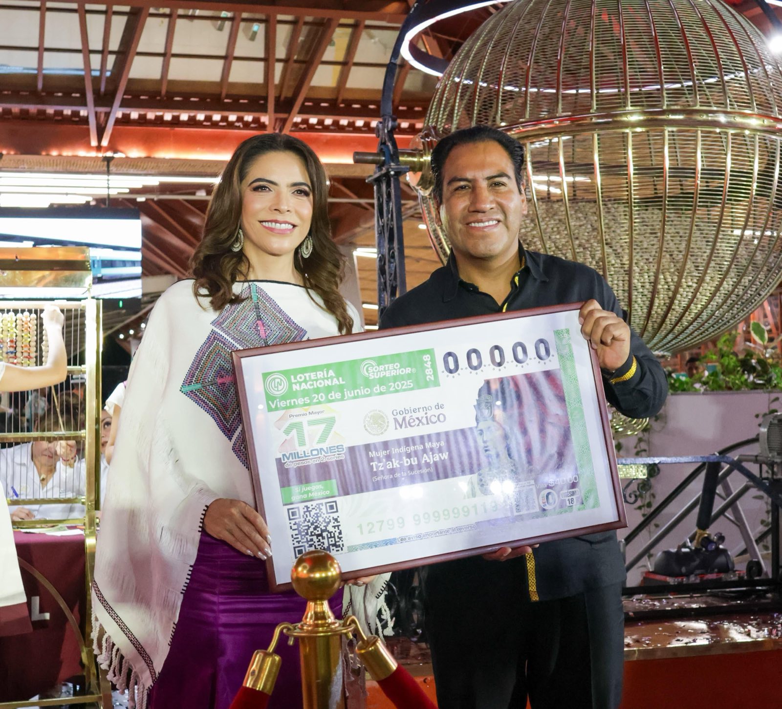 Gobierno de Chiapas y Lotería Nacional honran a la Reina Roja en el Sorteo Superior 2848, como parte del Año de la Mujer Indígena.