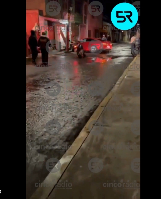 Disparos contra un vehículo causan choque contra una panadería; una mujer abogada y otra persona resultan lesionadas.